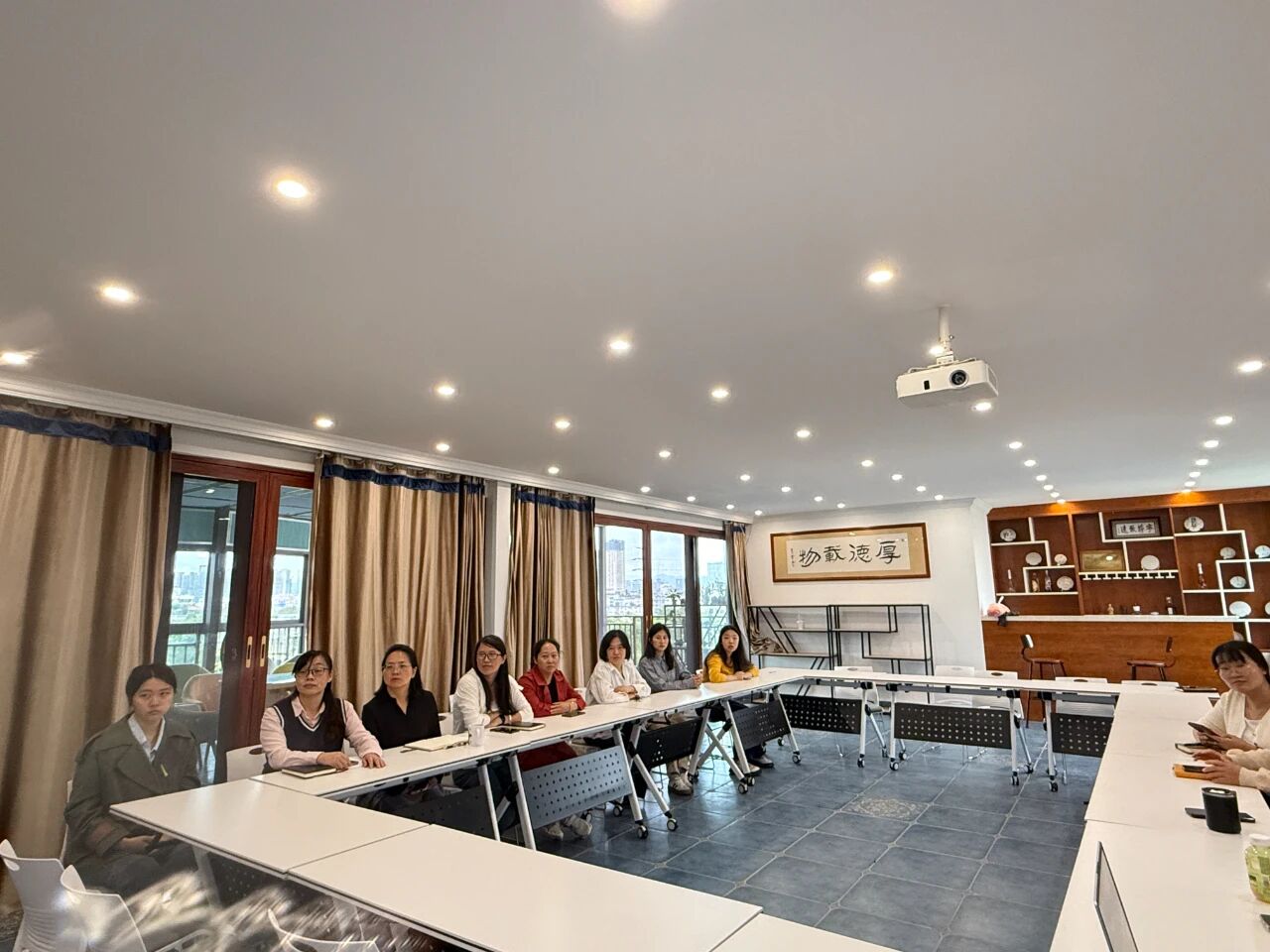 铭记历史，共创未来——海泰财务员工集体观看“纪念中国人民抗日战争暨世界反法西斯战争胜利80周年大会”