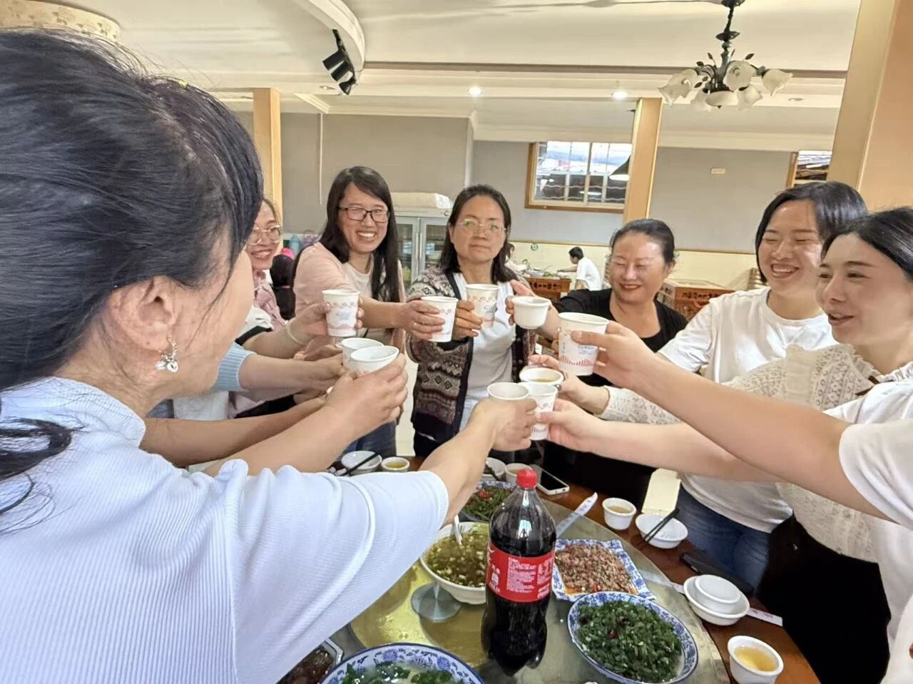 【月满人团圆，同心筑未来】海泰财务中秋福利发放暨团圆餐会温情举办