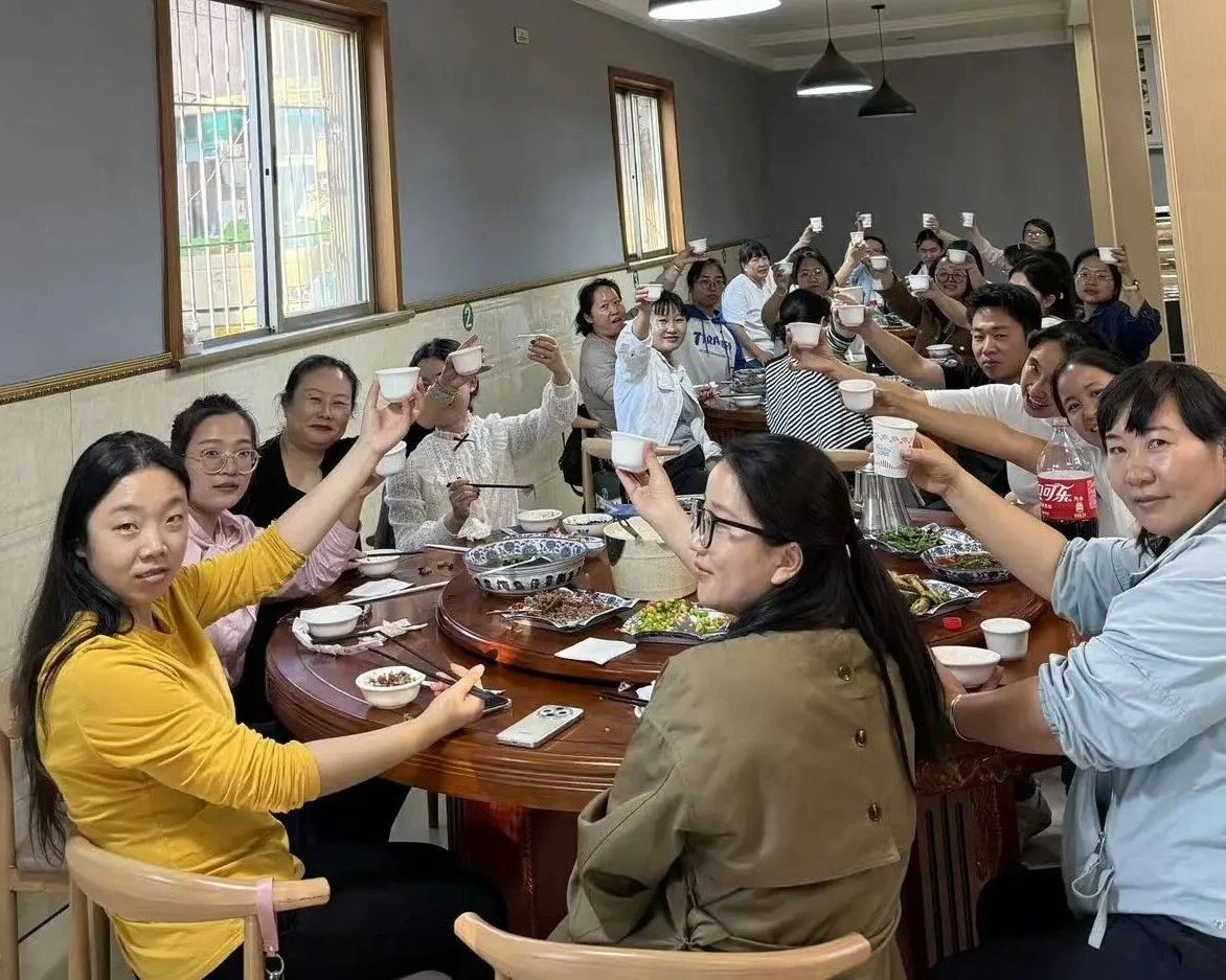 【月满人团圆，同心筑未来】海泰财务中秋福利发放暨团圆餐会温情举办